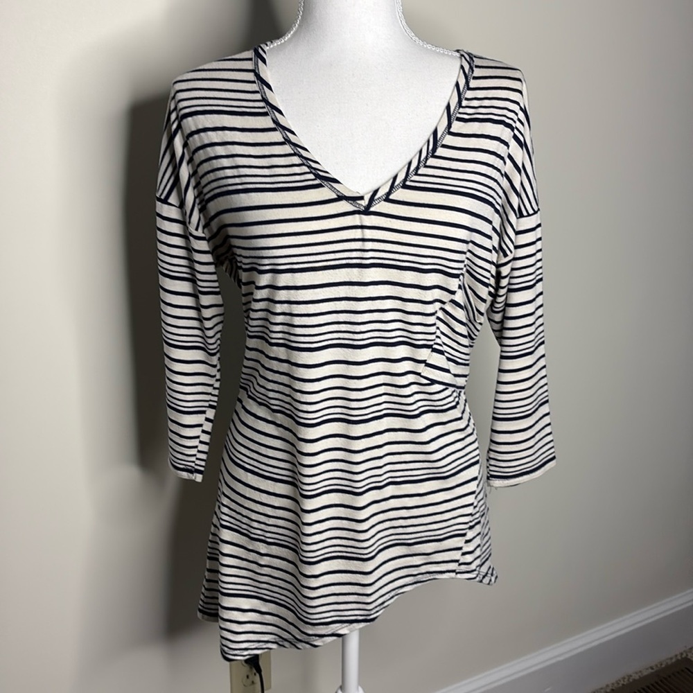 Blu Pepper Navy & Off White Striped Asymmetrical V Neck Top. Size Small